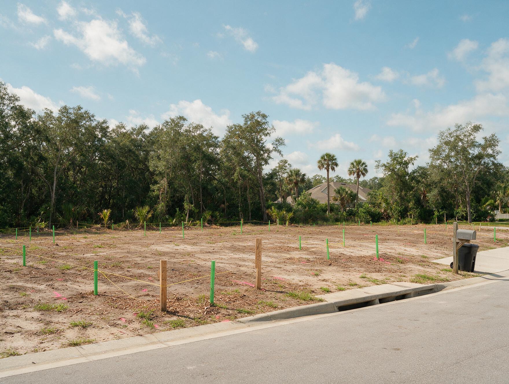 Vacant residential lot in Winter Garden, Florida before Cmax GC custom home construction